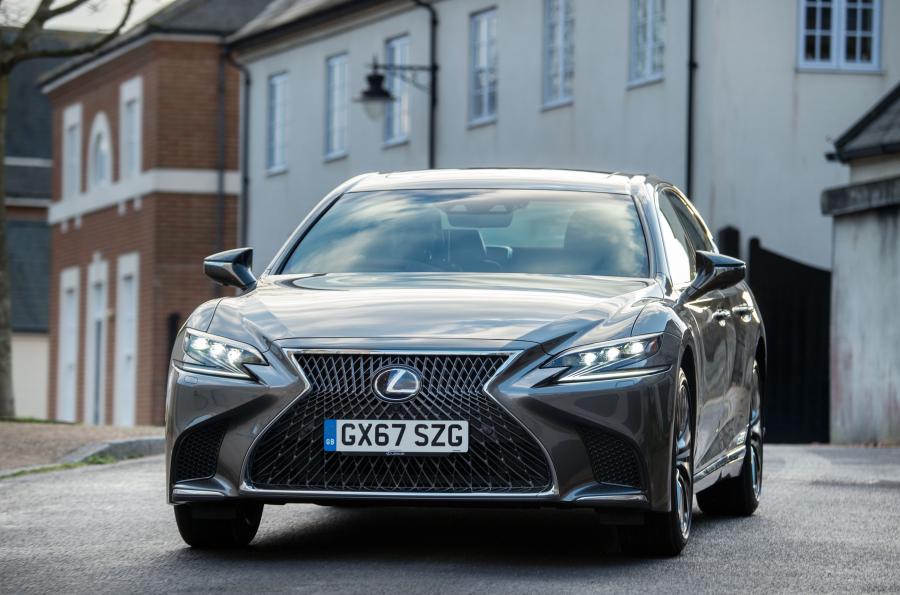  Lexus LS500h AWD 2018 года  (UK) (фото 27 из 40)